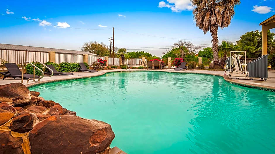 Photo 1 of 17 of SureStay Hotel by Best Western Floresville