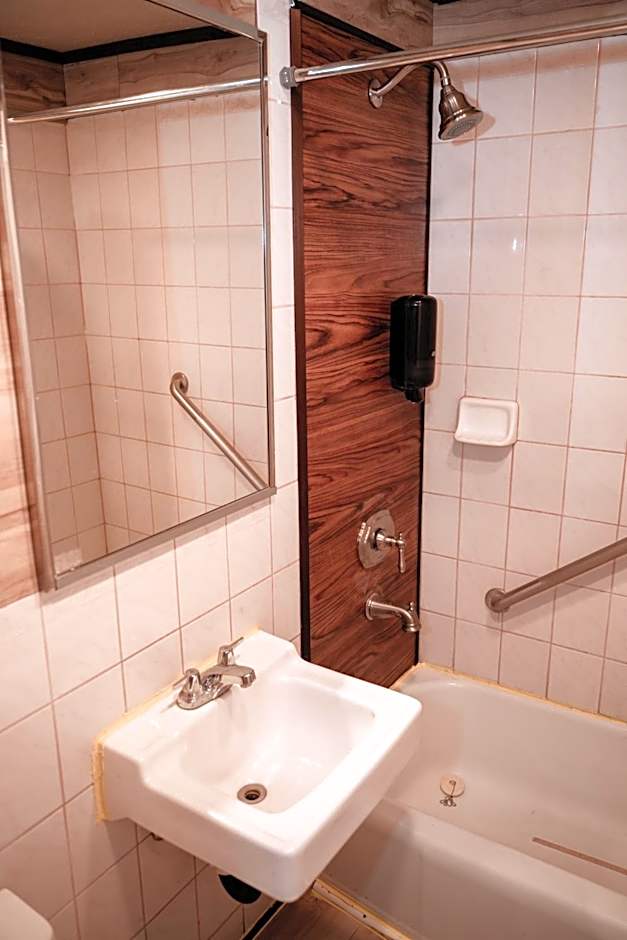 Provo Inn & Suites