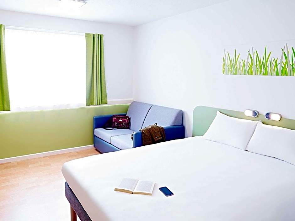 Warrington Motel, J20 M6 Lymm Services