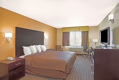 1 King Bed Non-Smoking