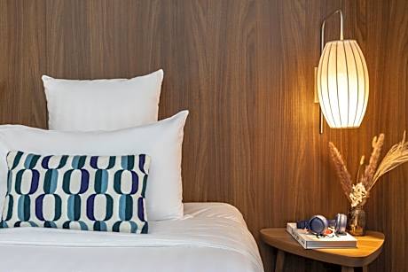 Classic Room - 1 Queen Bed