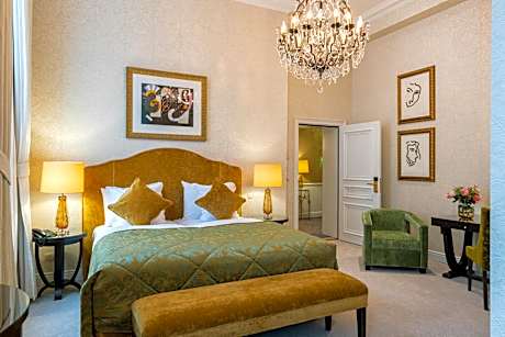 Luxury Historic Room