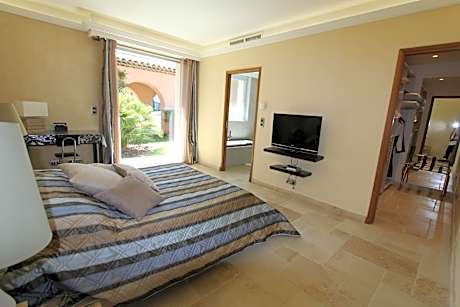Queen Room with Spa Bath