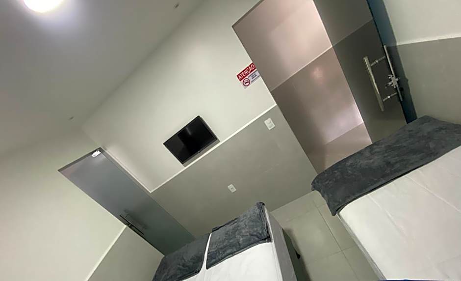 Suíte com banheiro privativo em Pousada recém construída,a 500mts do pátio do forró