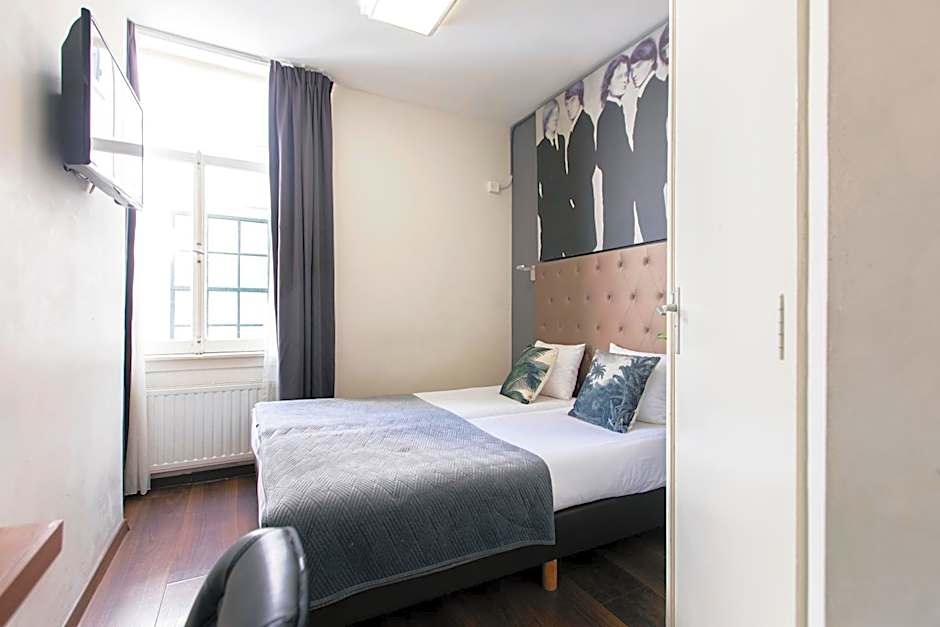 Quentin Golden Bear Hotel