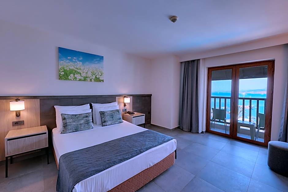 Photo 1 of 8 of Family, Sea View