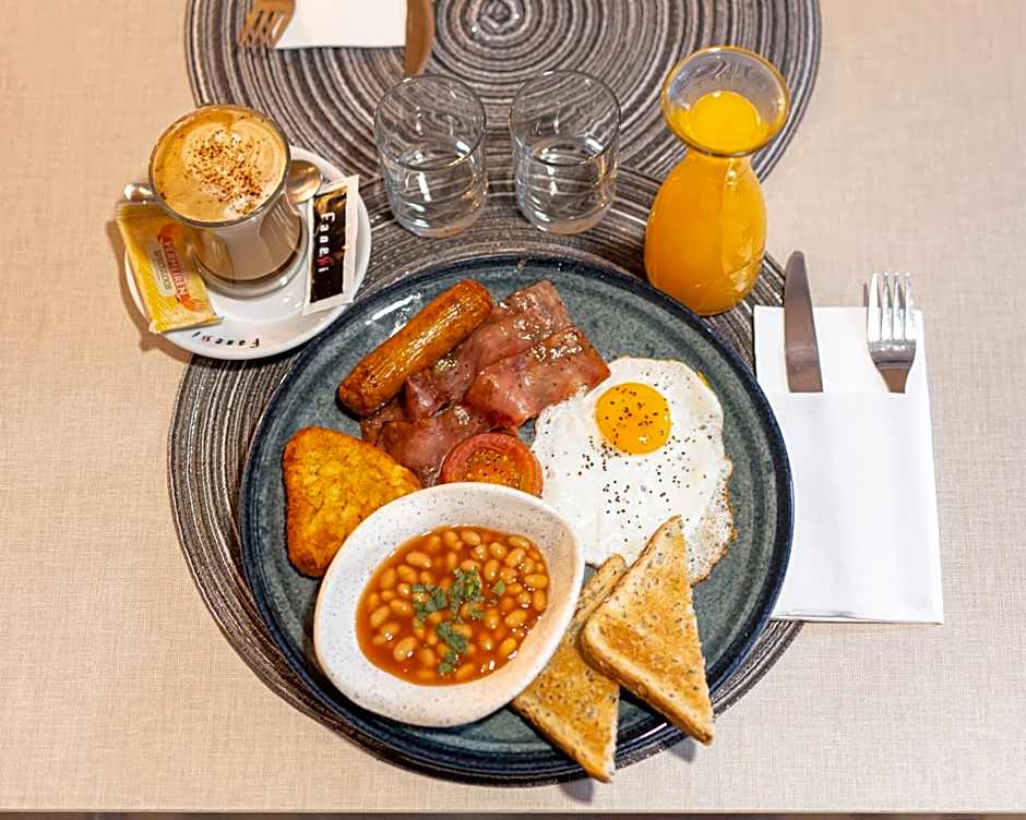 Hotel Queens - Adults Only By MC