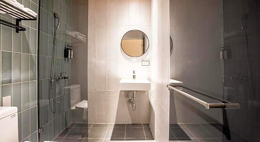 Traveller-Inn Day Moon Hotel