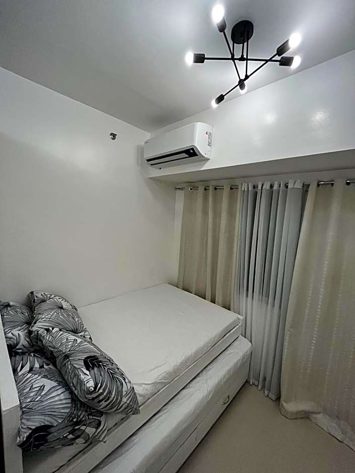 Posh 1BR @ SM Southmall w/ 100mbps and Netflix
