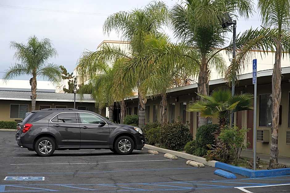 Sands Motel by Ontario Airport & Toyota Arena