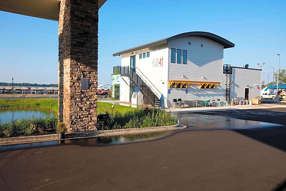 Fairfield Inn & Suites by Marriott Detroit Lakes
