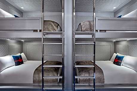 Fantastic Guest Room Quad Queen Bunk No View