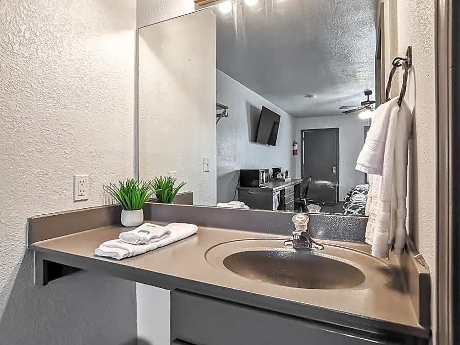 Valley Cabins Double Queen Hotel Room