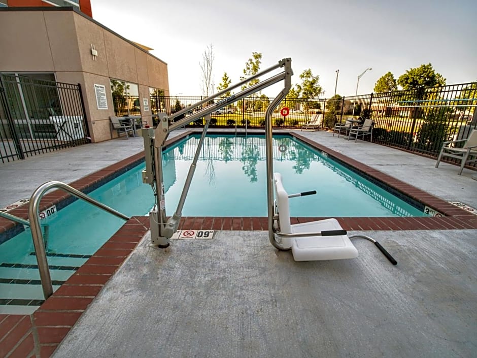 Holiday Inn Express & Suites Moore By IHG