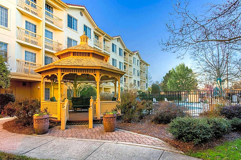 La Quinta Inn & Suites by Wyndham Raleigh Durham International Airport