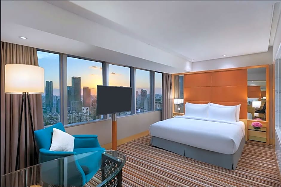 Photo 1 of 3 of Deluxe 1 King Bed, City View