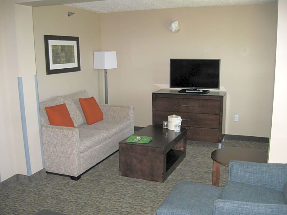 Wingate by Wyndham Fargo