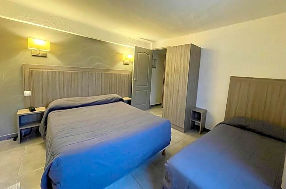 Hotel Les Palmiers En Camargue