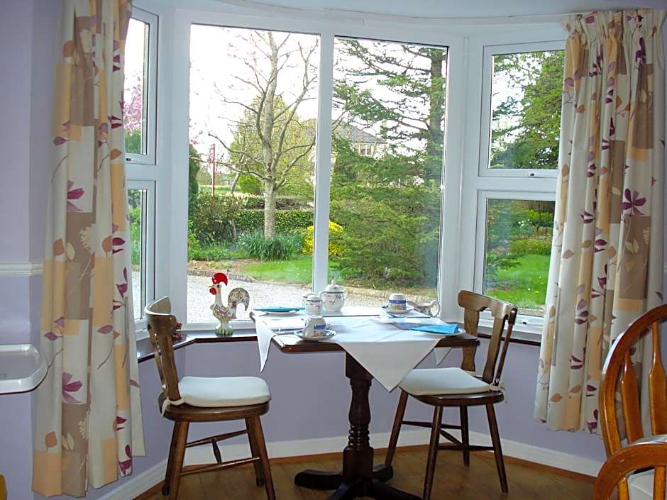 Twin Oaks Bed & Breakfast