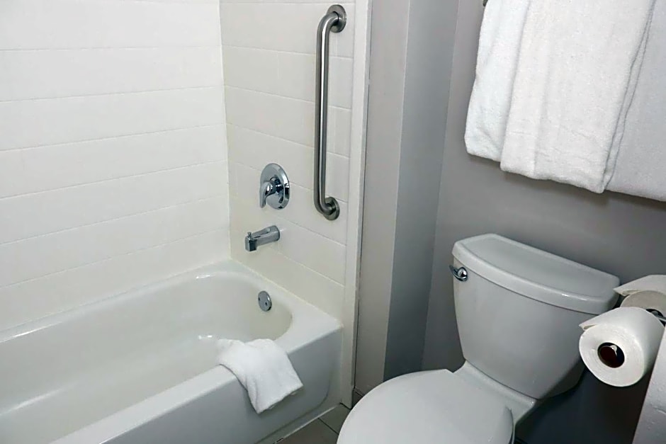 Holiday Inn Express Hotel & Suites Waukegan/Gurnee By IHG