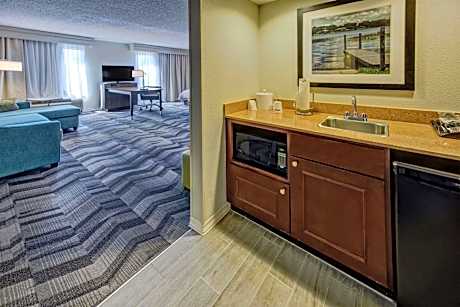 1 King Bed Studio Suite Whirlpool Nonsmoking