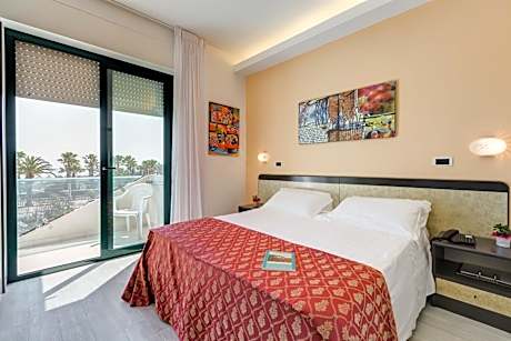 Deluxe Room with One Queen and One Single Bed - Balcony/Non-Smoking