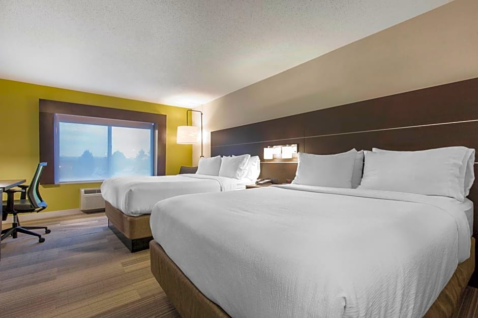 Holiday Inn Express & Suites Chicago West - St Charles