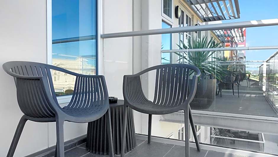 Semaphore Splash Apartments