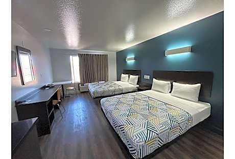 Queen Room with Two Queen Beds - Disability Access - Non-Smoking