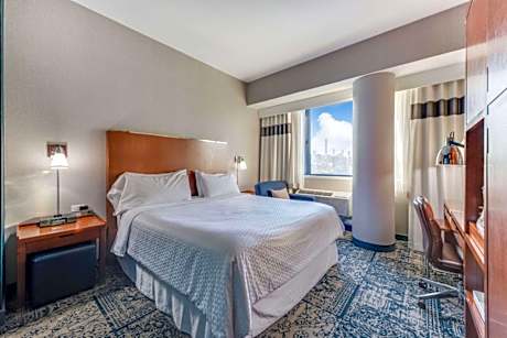 1 King Bed Non-Smoking City View Work Desk Safe Wi-Fi Coffee And Tea Maker