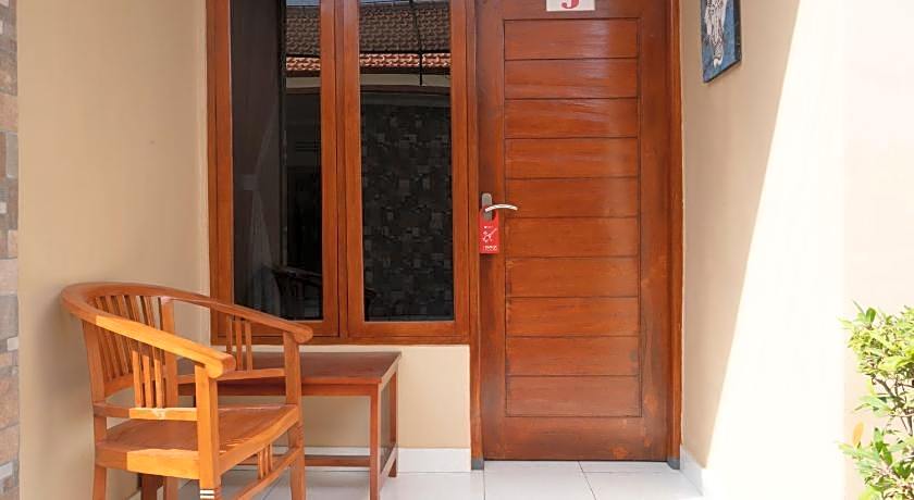 RedDoorz near Buleleng Harbour 2