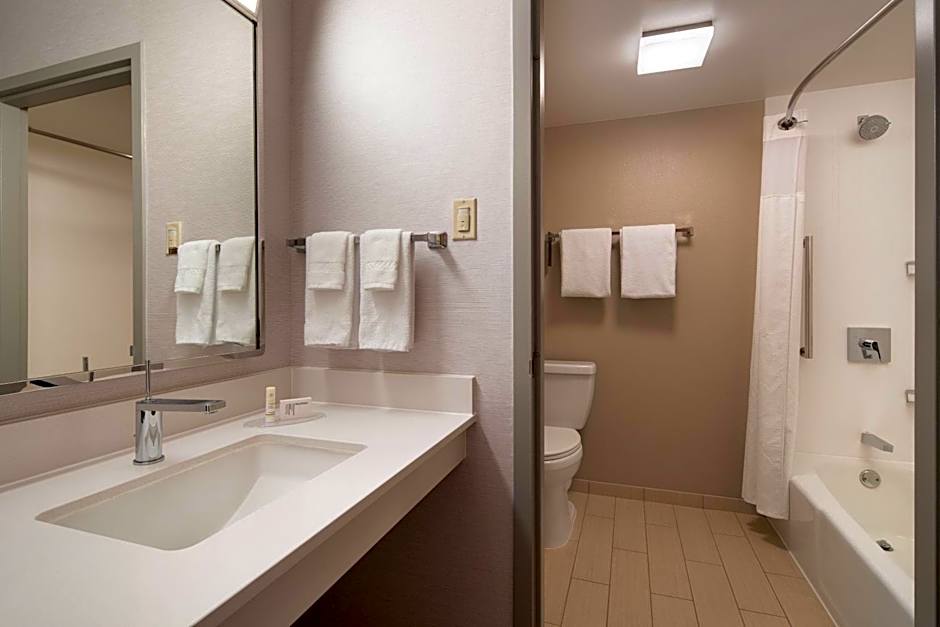 Courtyard by Marriott Bakersfield