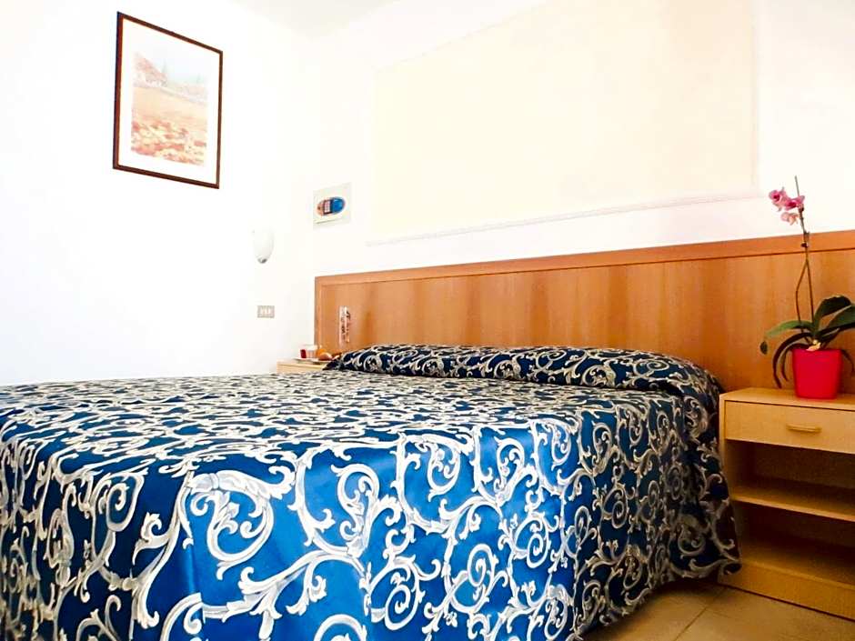 Hotel Etna - Hotel per Coppie e Famiglie con Parcheggio e Spiaggia