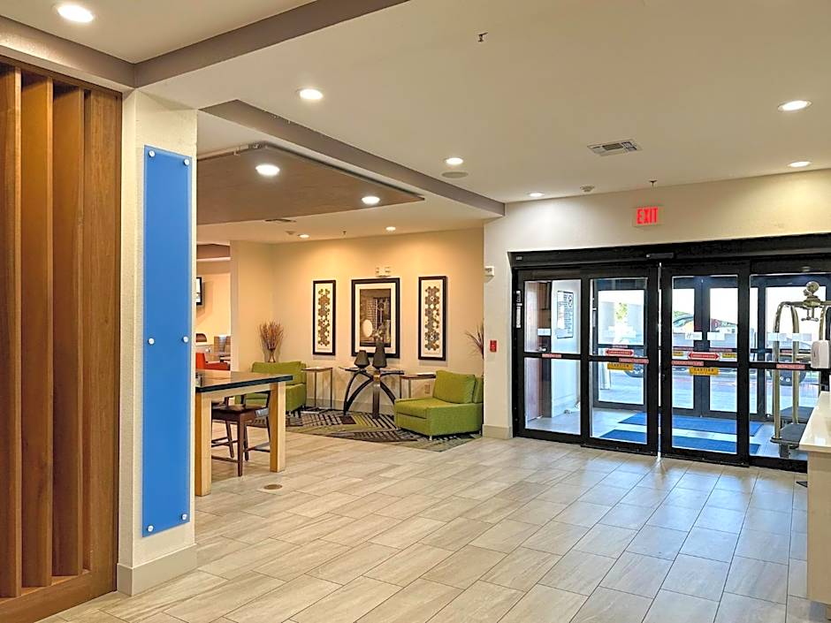 Holiday Inn Express Hotel & Suites Ennis By IHG