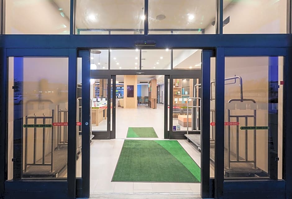 Holiday Inn and Suites McKinney - Allen By IHG