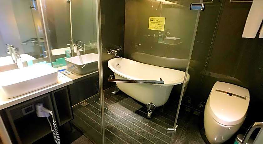 Amici Hotel Six Star Hostel