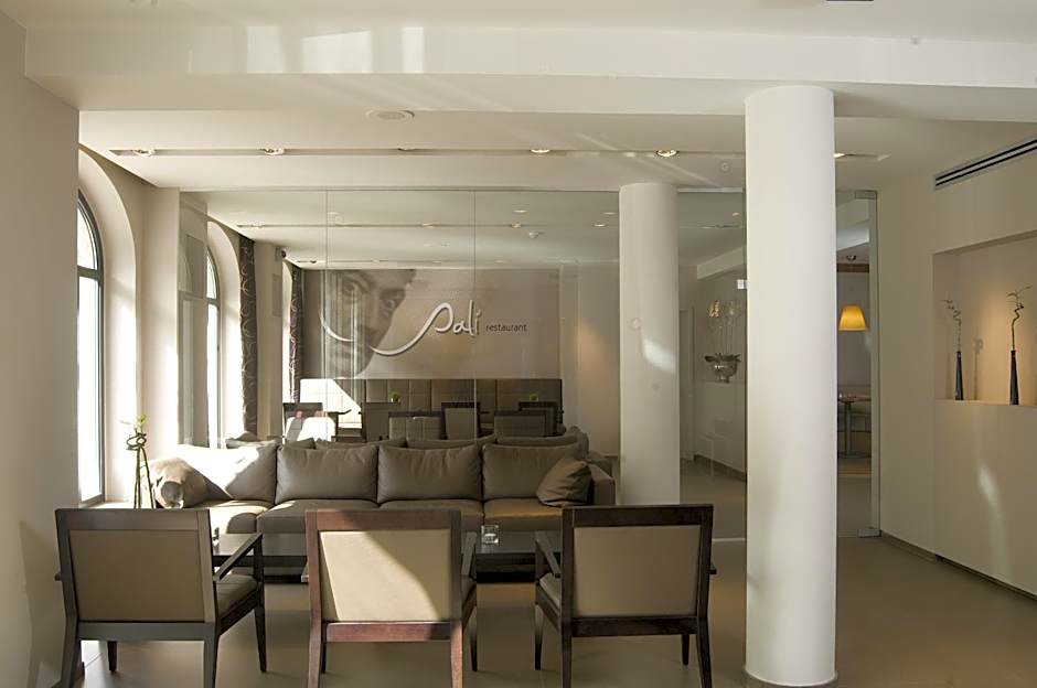 Castelnou Aparthotel