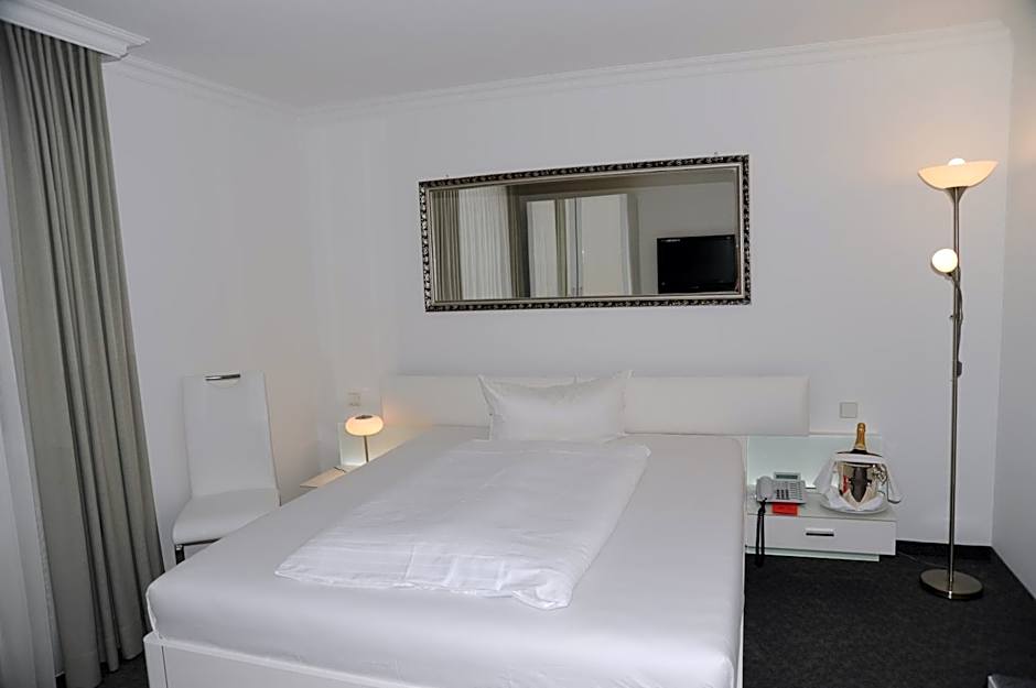 Hotel Adler - Weil am Rhein