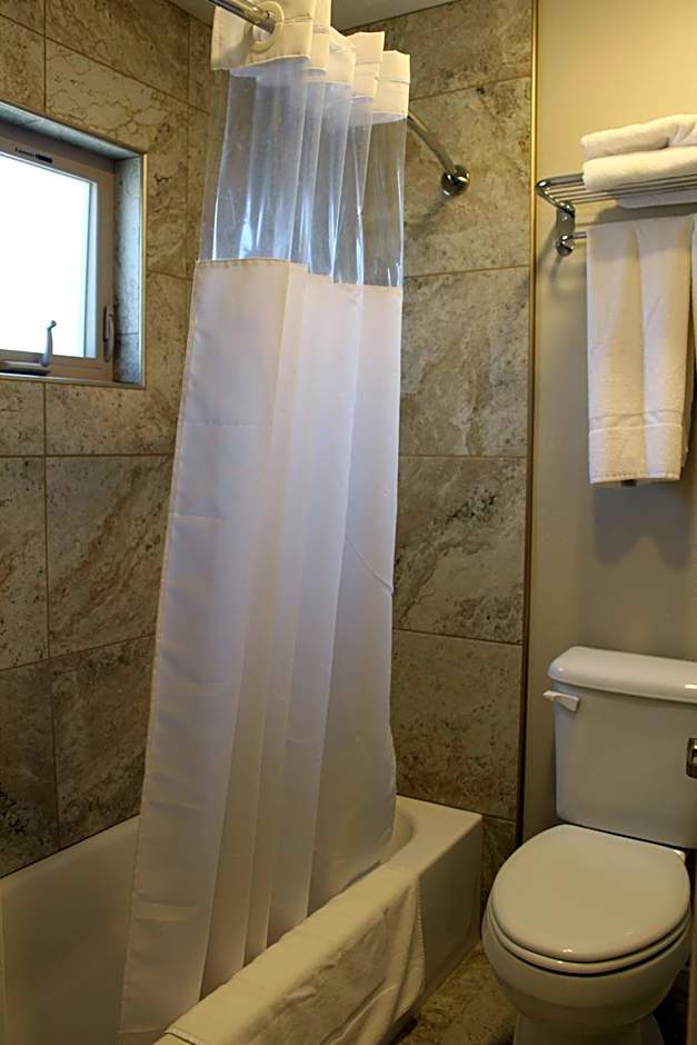 Bell & Main Alamosa Studio Suite-Walking distance to downtown
