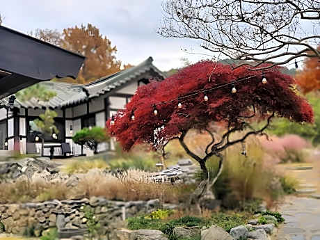 Gotaeg Flowers are blooming on the mountain