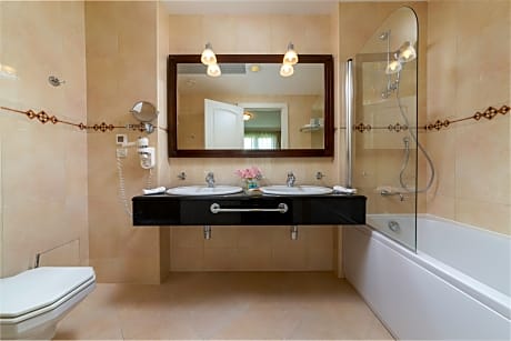 ROYAL SKY KING SUITE WITH SEA VIEW & BALCONY