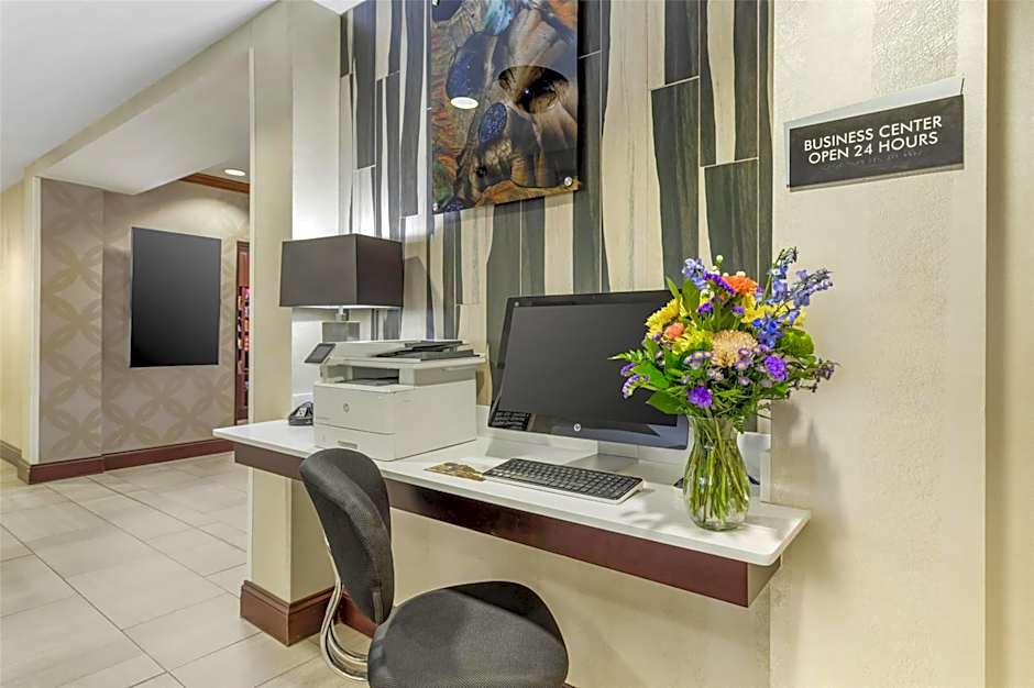 Best Western Plus River Escape Inn & Suites