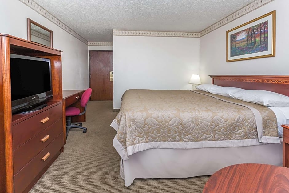 Super 8 by Wyndham Colorado Springs/Chestnut Street