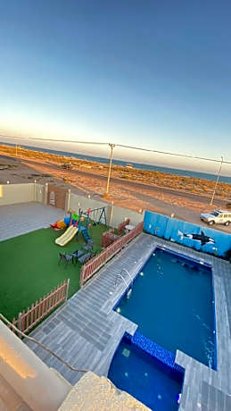 2 minutes away from Beach