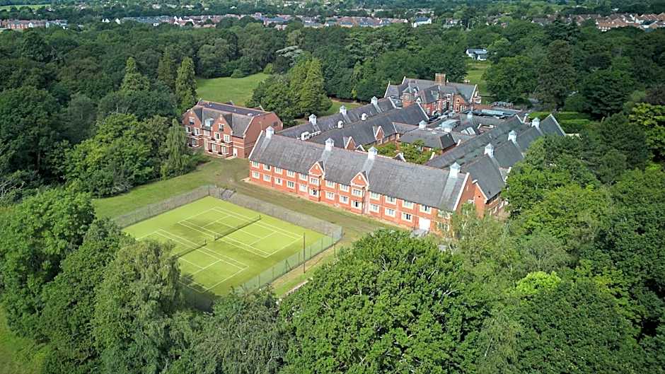 DoubleTree by Hilton St. Anne's Manor