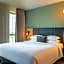 Renaissance by Marriott Amsterdam Schiphol Airport Hotel