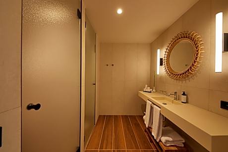 JUNIOR SUITE PREFERRED CLUB POOL VIEW 3 AD + 1 CH