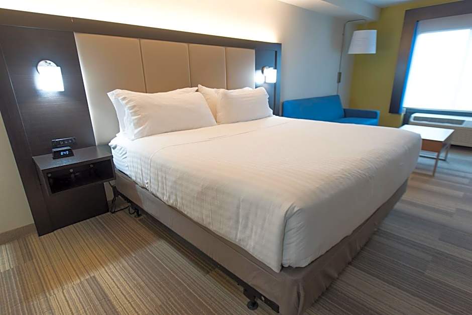 Holiday Inn Express Hotel & Suites North East - Erie I-90 Exit 41 By IHG