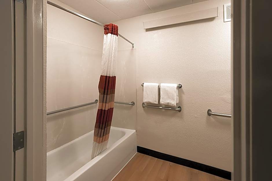 Red Roof Plus+ Chicago - Willowbrook