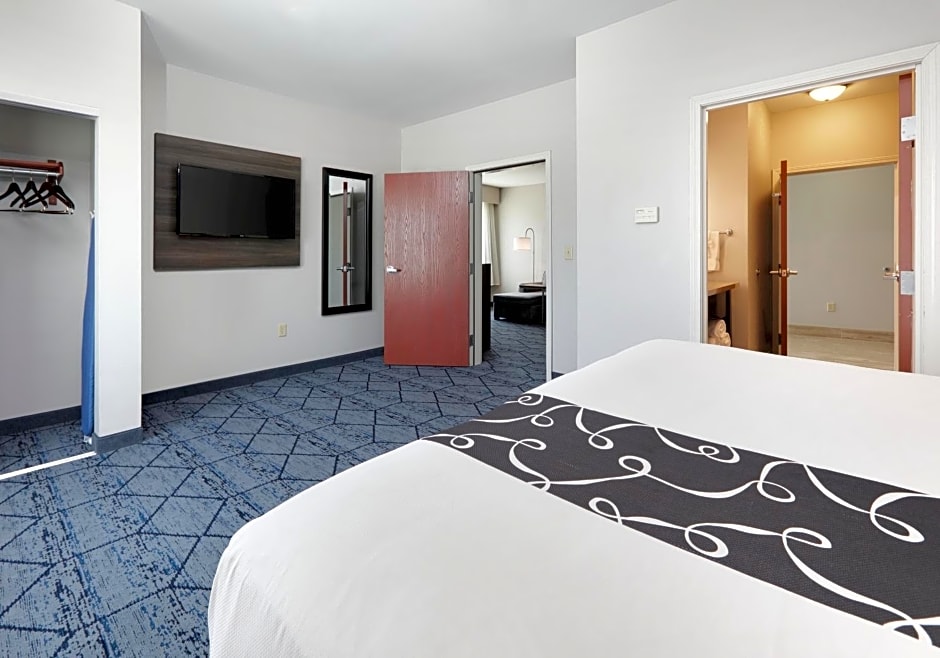 La Quinta Inn & Suites by Wyndham Denton - University Drive